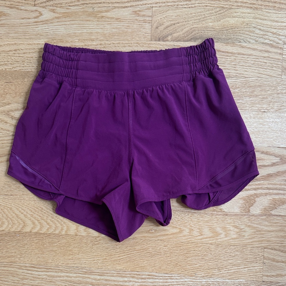 lululemon athletica hotty hot 2.5 inch shorts